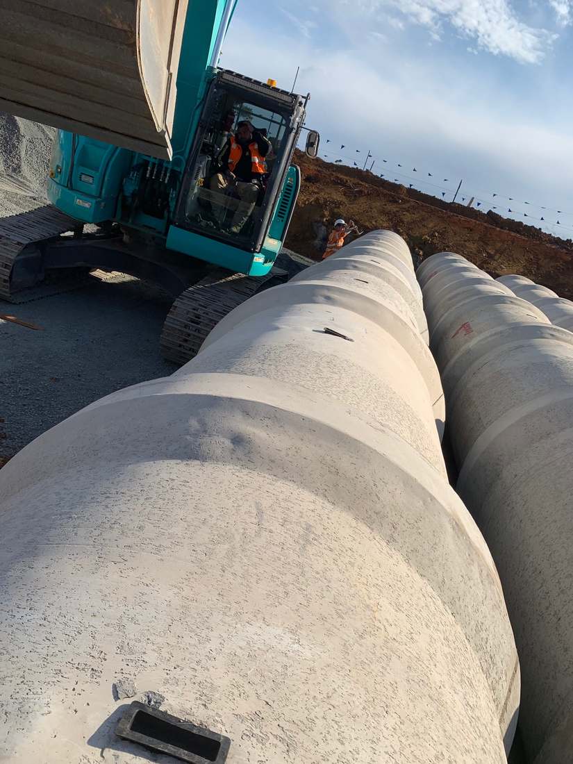 Pipeline stringing — large diameter RCP